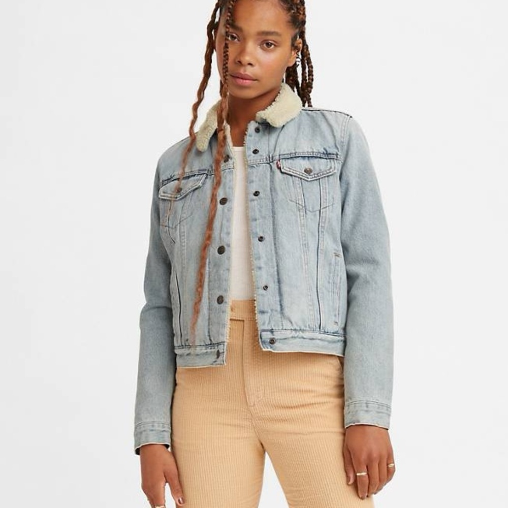 NWT Levi’s Original Sherpa Trucker Jean Jacket Light Blue size Medium